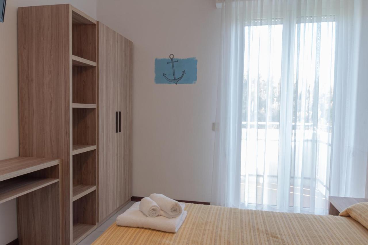 Hotel Astrid Червія Екстер'єр фото