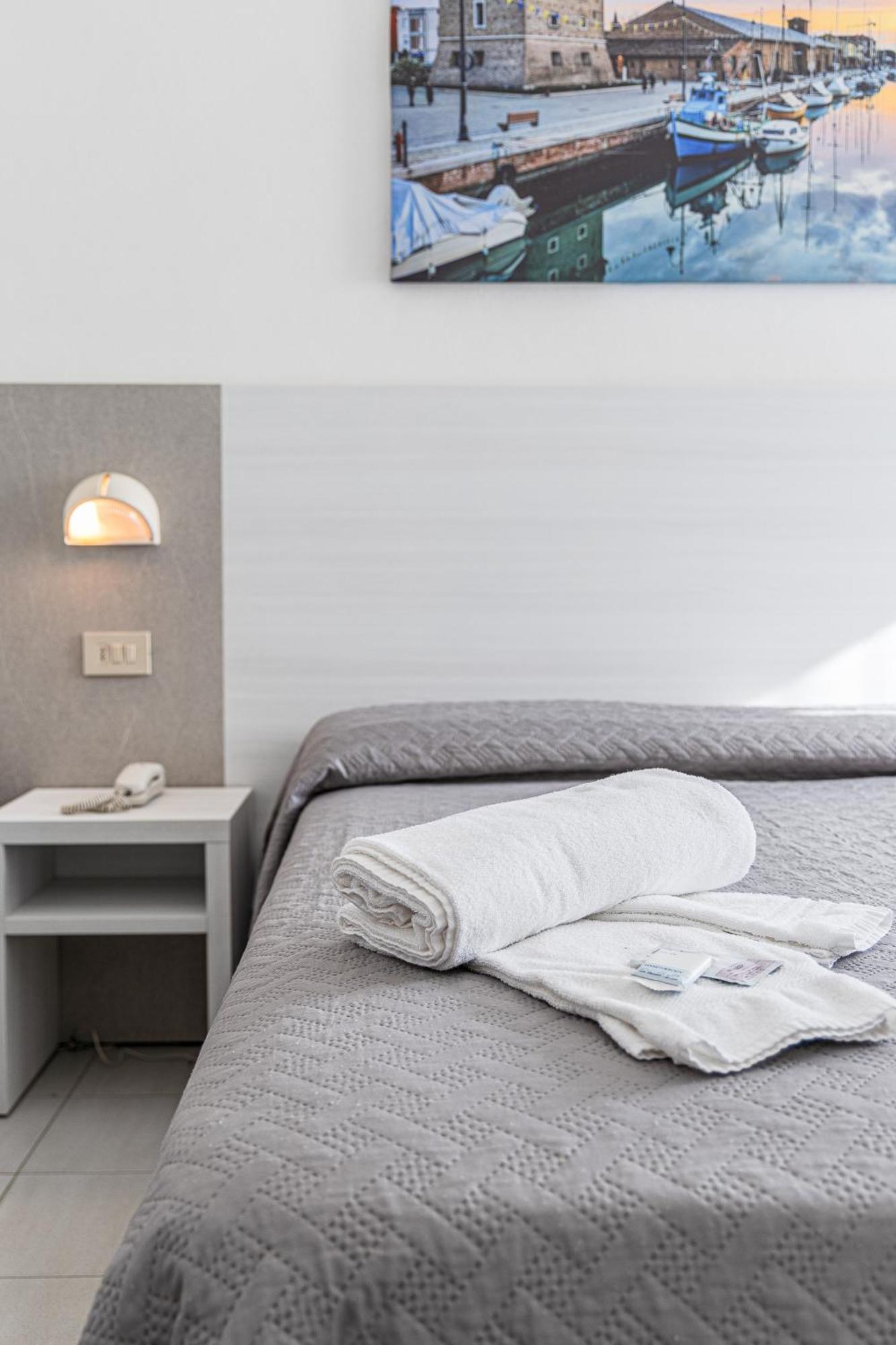Hotel Astrid Червія Екстер'єр фото