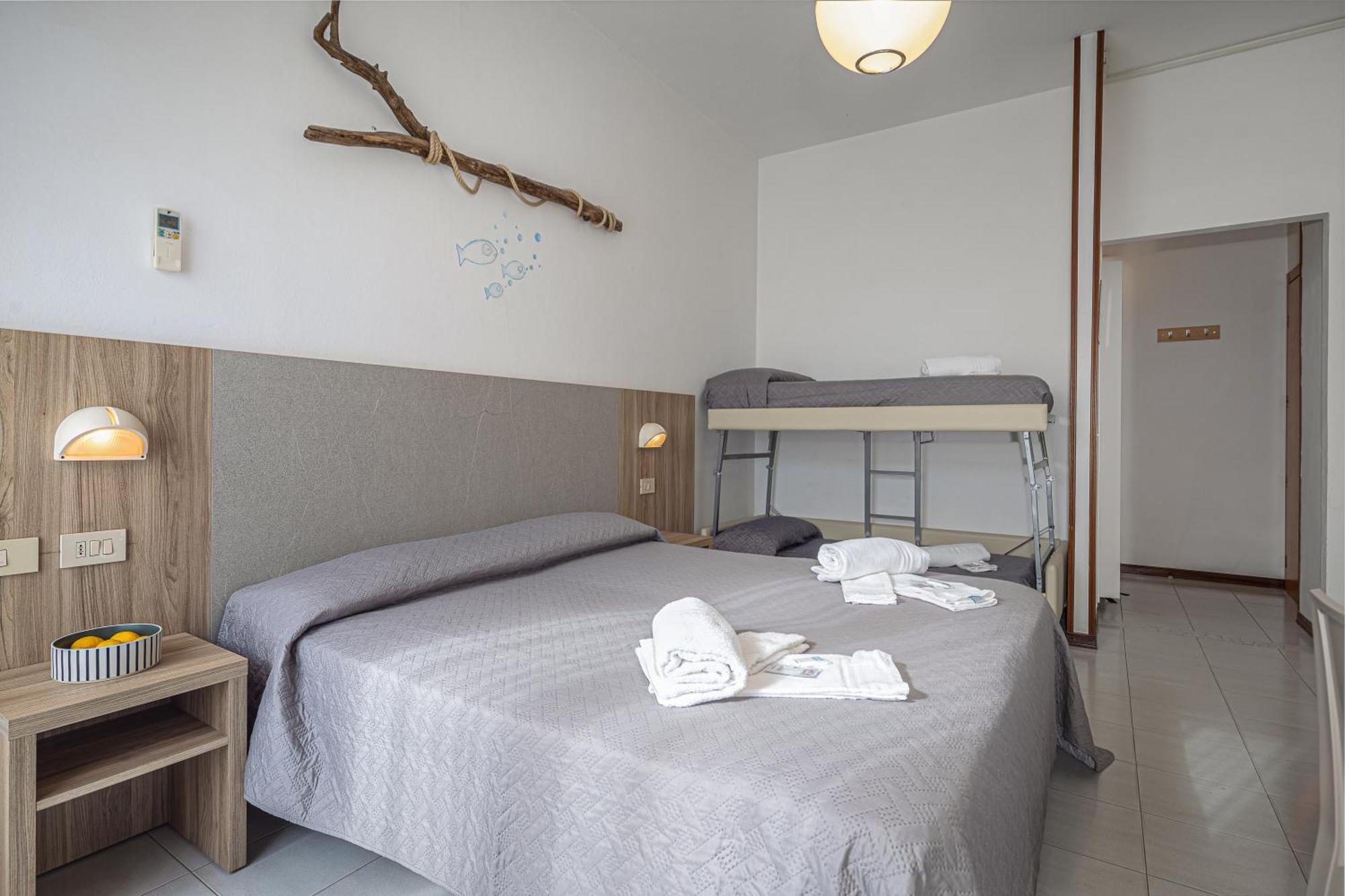 Hotel Astrid Червія Екстер'єр фото