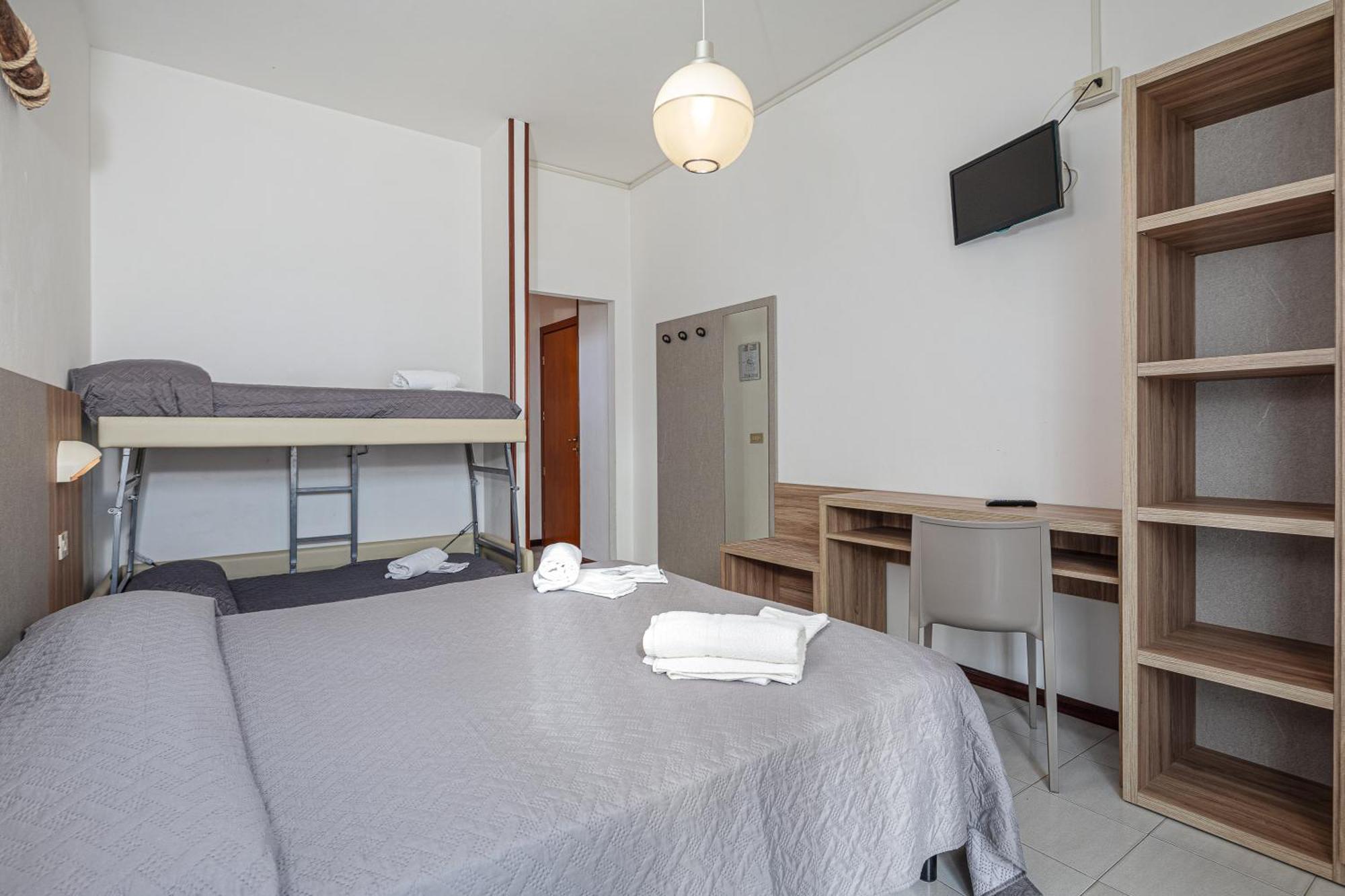 Hotel Astrid Червія Екстер'єр фото