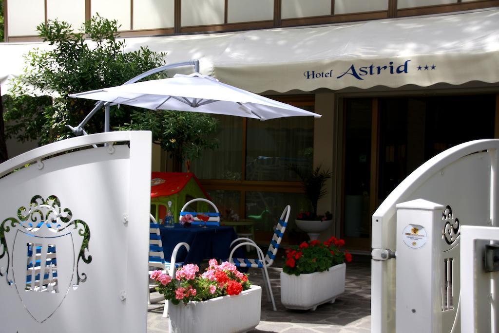 Hotel Astrid Червія Екстер'єр фото