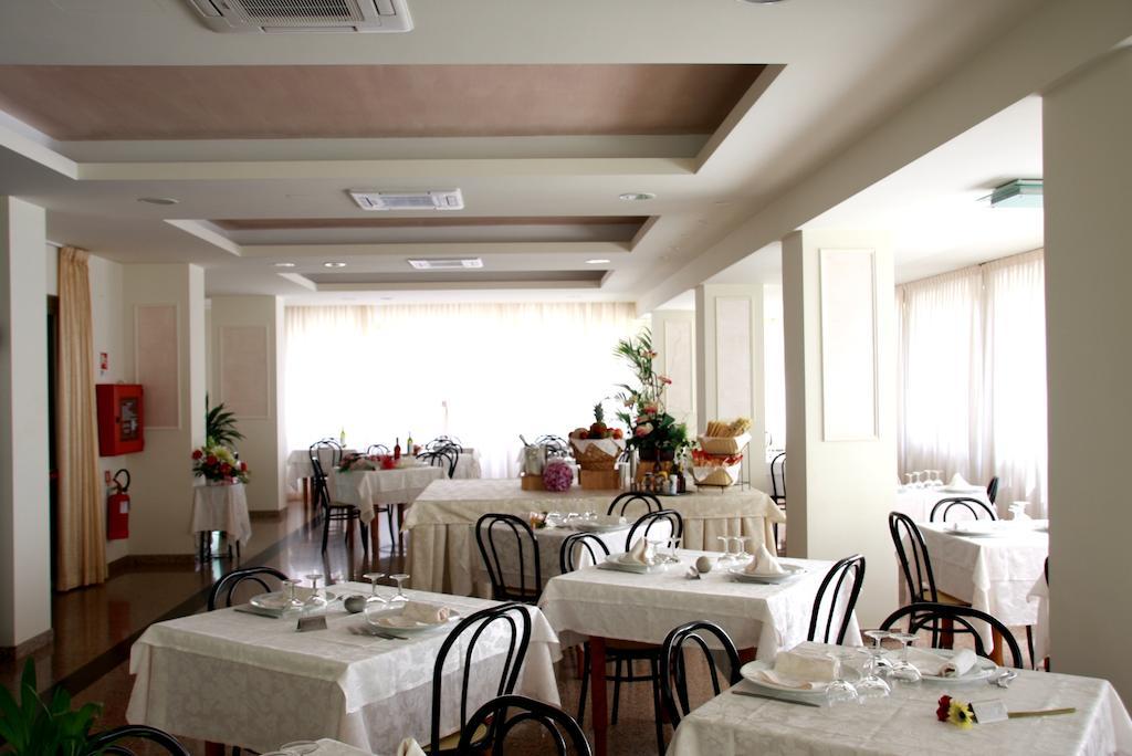 Hotel Astrid Червія Екстер'єр фото