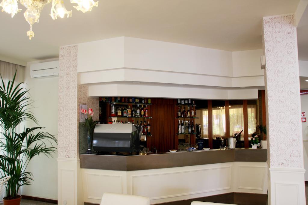 Hotel Astrid Червія Екстер'єр фото